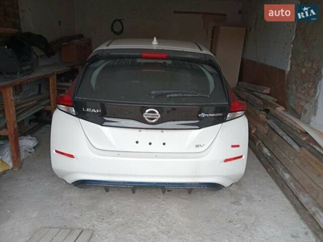 Белый Ниссан Лиф, объемом двигателя 0 л и пробегом 48 тыс. км за 6450 $, фото 12 на Automoto.ua