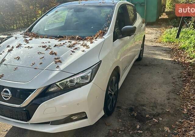 Белый Ниссан Лиф, объемом двигателя 0 л и пробегом 132 тыс. км за 12999 $, фото 7 на Automoto.ua