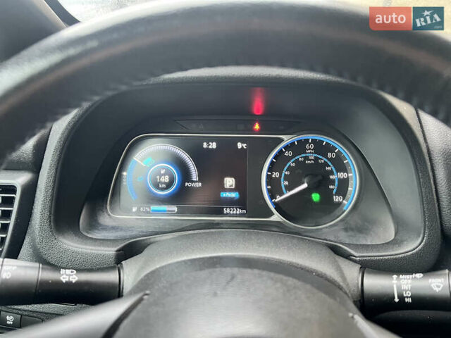 Білий Ніссан Ліф, об'ємом двигуна 0 л та пробігом 58 тис. км за 13499 $, фото 33 на Automoto.ua