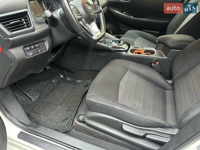 Белый Ниссан Лиф, объемом двигателя 0 л и пробегом 37 тыс. км за 12700 $, фото 22 на Automoto.ua