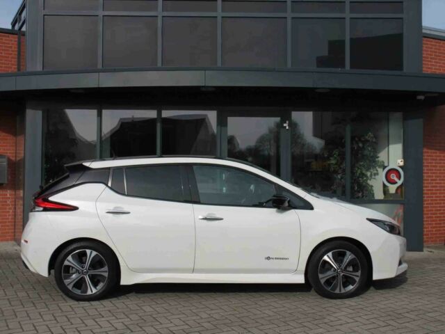 Белый Ниссан Лиф, объемом двигателя 0 л и пробегом 43 тыс. км за 9350 $, фото 5 на Automoto.ua