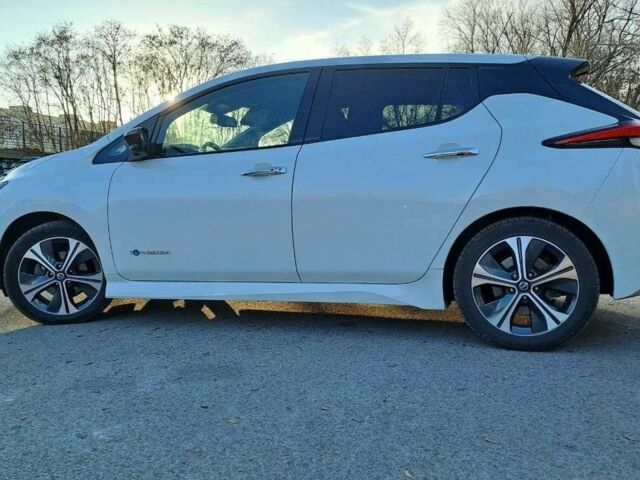 Белый Ниссан Лиф, объемом двигателя 0 л и пробегом 115 тыс. км за 12700 $, фото 2 на Automoto.ua