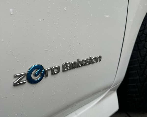 Белый Ниссан Лиф, объемом двигателя 0 л и пробегом 116 тыс. км за 11800 $, фото 49 на Automoto.ua