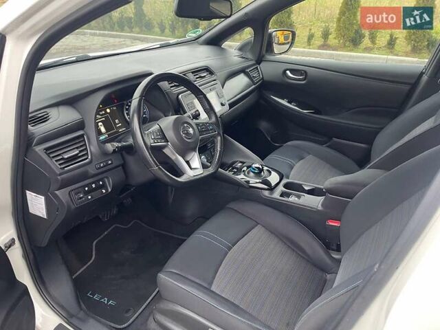 Белый Ниссан Лиф, объемом двигателя 0 л и пробегом 108 тыс. км за 12700 $, фото 17 на Automoto.ua