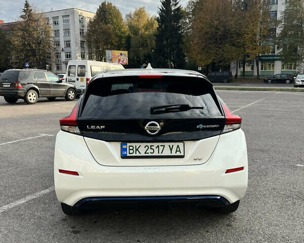 Білий Ніссан Ліф, об'ємом двигуна 0 л та пробігом 58 тис. км за 13499 $, фото 5 на Automoto.ua