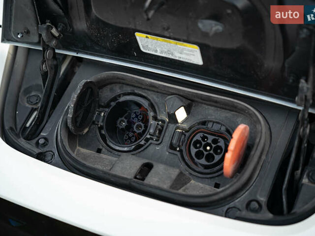 Белый Ниссан Лиф, объемом двигателя 0 л и пробегом 108 тыс. км за 13900 $, фото 13 на Automoto.ua