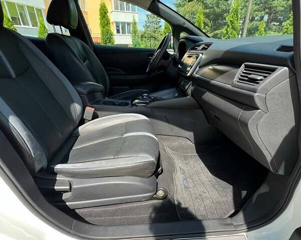 Белый Ниссан Лиф, объемом двигателя 0 л и пробегом 34 тыс. км за 13800 $, фото 27 на Automoto.ua