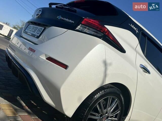 Белый Ниссан Лиф, объемом двигателя 0 л и пробегом 77 тыс. км за 12500 $, фото 10 на Automoto.ua