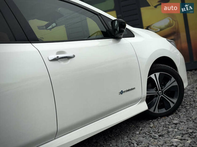 Белый Ниссан Лиф, объемом двигателя 0 л и пробегом 157 тыс. км за 11700 $, фото 26 на Automoto.ua