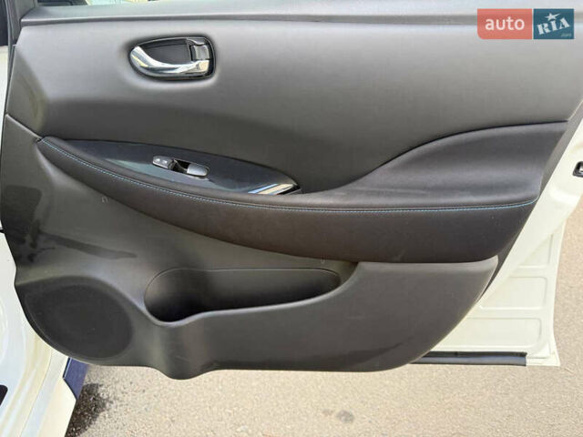 Білий Ніссан Ліф, об'ємом двигуна 0 л та пробігом 67 тис. км за 11500 $, фото 35 на Automoto.ua