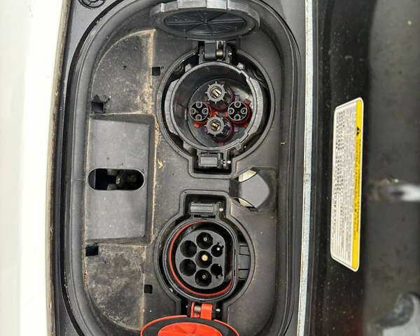 Білий Ніссан Ліф, об'ємом двигуна 0 л та пробігом 150 тис. км за 10400 $, фото 14 на Automoto.ua