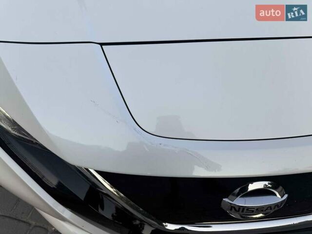 Білий Ніссан Ліф, об'ємом двигуна 0 л та пробігом 90 тис. км за 10000 $, фото 1 на Automoto.ua