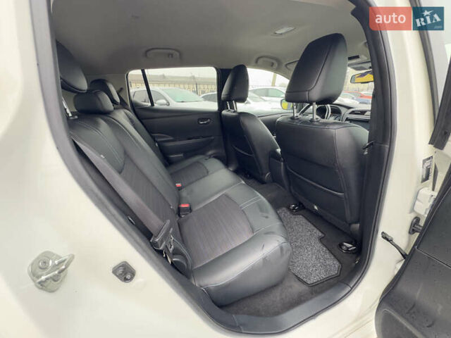 Белый Ниссан Лиф, объемом двигателя 0 л и пробегом 157 тыс. км за 11700 $, фото 41 на Automoto.ua