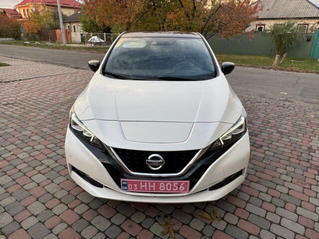 Белый Ниссан Лиф, объемом двигателя 0 л и пробегом 102 тыс. км за 12699 $, фото 4 на Automoto.ua