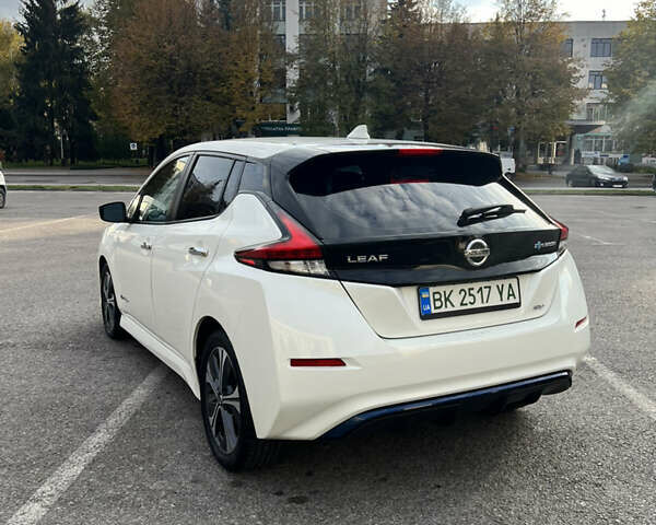 Білий Ніссан Ліф, об'ємом двигуна 0 л та пробігом 58 тис. км за 13499 $, фото 4 на Automoto.ua