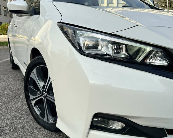 Білий Ніссан Ліф, об'ємом двигуна 0 л та пробігом 58 тис. км за 13499 $, фото 9 на Automoto.ua