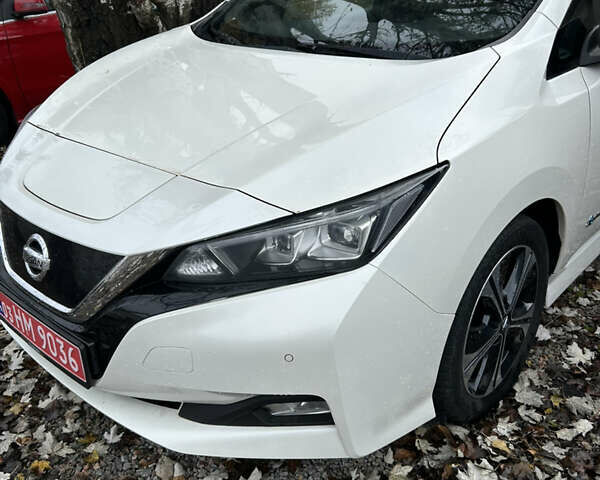 Белый Ниссан Лиф, объемом двигателя 0 л и пробегом 98 тыс. км за 13000 $, фото 1 на Automoto.ua