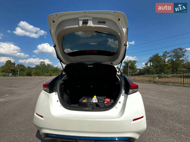 Білий Ніссан Ліф, об'ємом двигуна 0 л та пробігом 45 тис. км за 15500 $, фото 12 на Automoto.ua