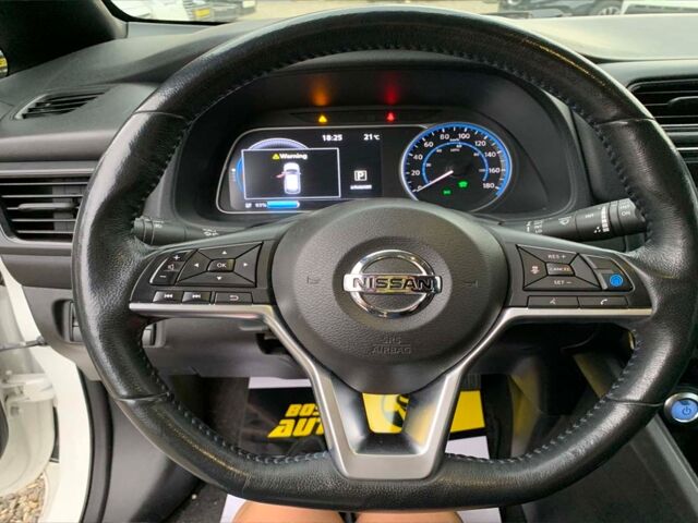 Білий Ніссан Ліф, об'ємом двигуна 40 л та пробігом 80 тис. км за 12800 $, фото 10 на Automoto.ua