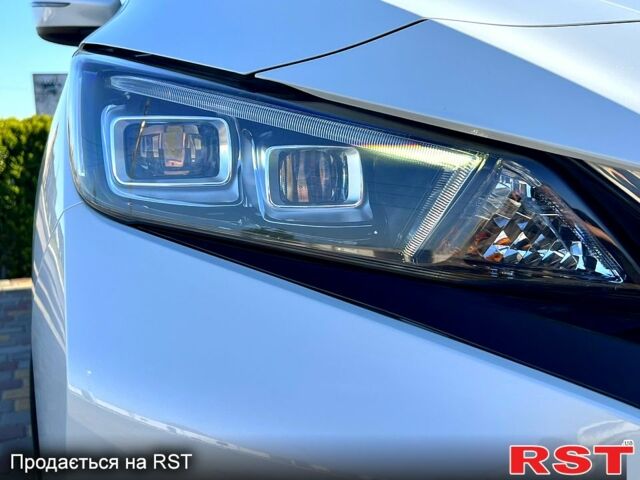 Белый Ниссан Лиф, объемом двигателя 0 л и пробегом 77 тыс. км за 12500 $, фото 9 на Automoto.ua