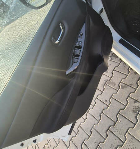 Білий Ніссан Ліф, об'ємом двигуна 0 л та пробігом 192 тис. км за 10800 $, фото 14 на Automoto.ua