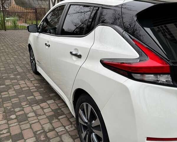 Білий Ніссан Ліф, об'ємом двигуна 0 л та пробігом 105 тис. км за 11700 $, фото 8 на Automoto.ua