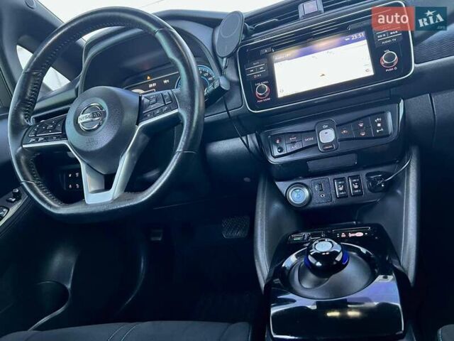 Белый Ниссан Лиф, объемом двигателя 0 л и пробегом 77 тыс. км за 12500 $, фото 17 на Automoto.ua