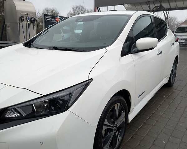 Белый Ниссан Лиф, объемом двигателя 0 л и пробегом 112 тыс. км за 12200 $, фото 1 на Automoto.ua