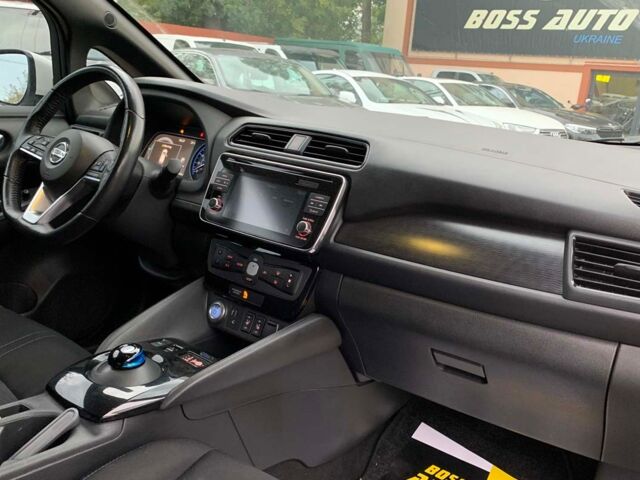 Білий Ніссан Ліф, об'ємом двигуна 40 л та пробігом 80 тис. км за 12800 $, фото 21 на Automoto.ua