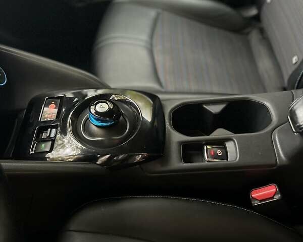 Белый Ниссан Лиф, объемом двигателя 0 л и пробегом 139 тыс. км за 10950 $, фото 7 на Automoto.ua