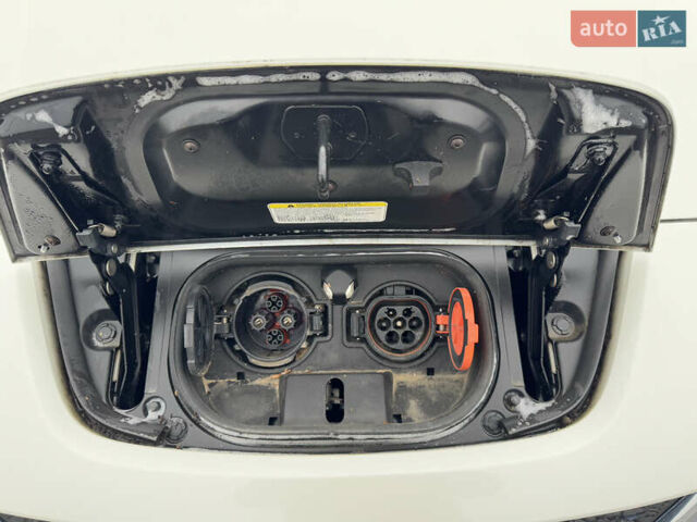 Белый Ниссан Лиф, объемом двигателя 0 л и пробегом 157 тыс. км за 11700 $, фото 66 на Automoto.ua