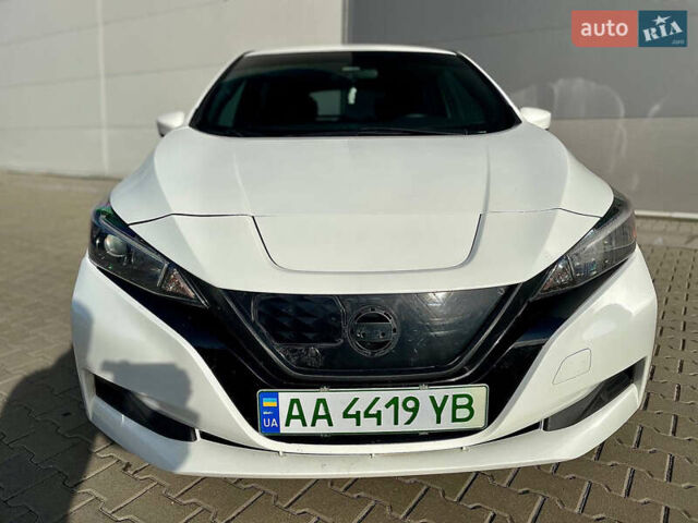 Білий Ніссан Ліф, об'ємом двигуна 0 л та пробігом 148 тис. км за 10800 $, фото 1 на Automoto.ua