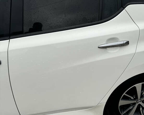 Белый Ниссан Лиф, объемом двигателя 0 л и пробегом 116 тыс. км за 11800 $, фото 42 на Automoto.ua