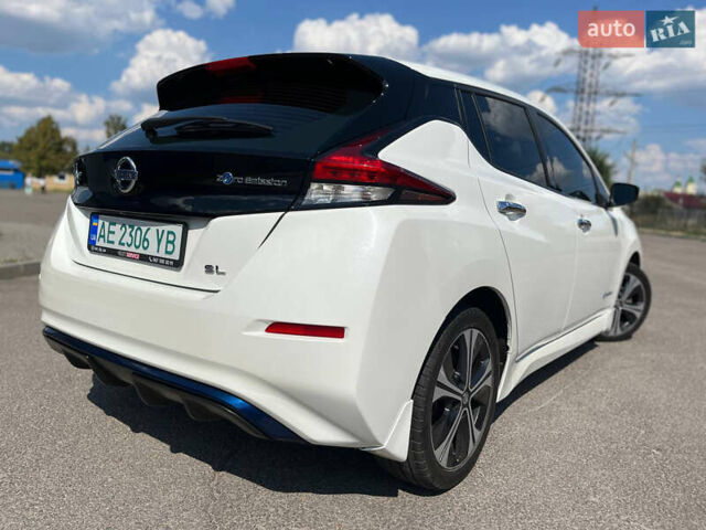 Білий Ніссан Ліф, об'ємом двигуна 0 л та пробігом 45 тис. км за 15500 $, фото 3 на Automoto.ua