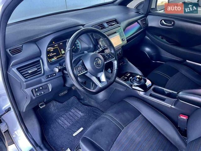 Белый Ниссан Лиф, объемом двигателя 0 л и пробегом 77 тыс. км за 12500 $, фото 16 на Automoto.ua