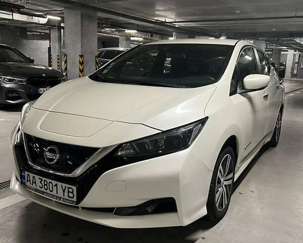 Белый Ниссан Лиф, объемом двигателя 0 л и пробегом 91 тыс. км за 13000 $, фото 1 на Automoto.ua