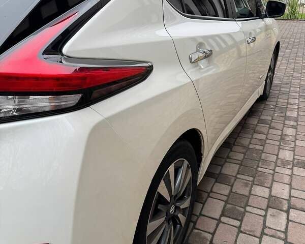 Білий Ніссан Ліф, об'ємом двигуна 0 л та пробігом 105 тис. км за 11700 $, фото 19 на Automoto.ua