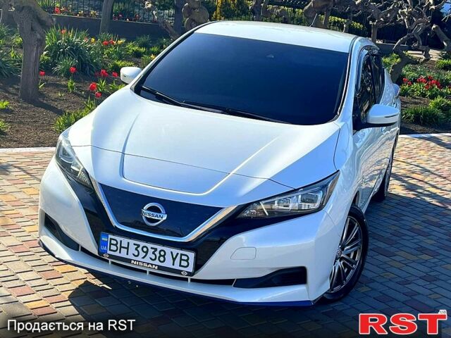 Белый Ниссан Лиф, объемом двигателя 0 л и пробегом 77 тыс. км за 12500 $, фото 3 на Automoto.ua