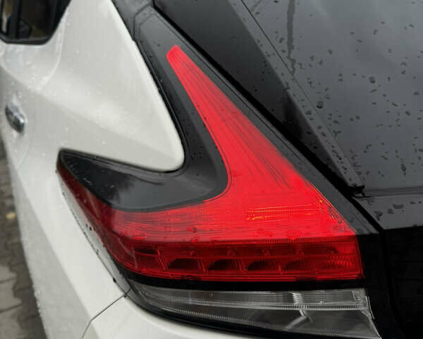 Белый Ниссан Лиф, объемом двигателя 0 л и пробегом 116 тыс. км за 11800 $, фото 110 на Automoto.ua