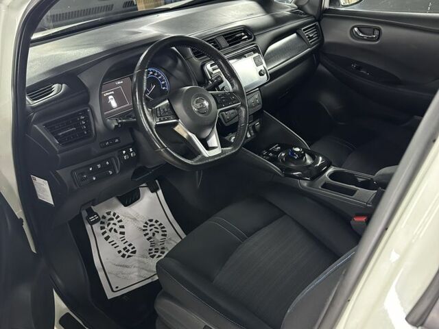 Белый Ниссан Лиф, объемом двигателя 0 л и пробегом 103 тыс. км за 11000 $, фото 6 на Automoto.ua