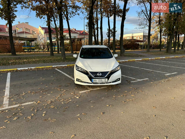 Белый Ниссан Лиф, объемом двигателя 0 л и пробегом 52 тыс. км за 15500 $, фото 1 на Automoto.ua