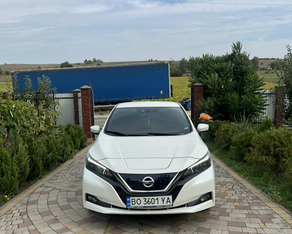 Белый Ниссан Лиф, объемом двигателя 0 л и пробегом 136 тыс. км за 11500 $, фото 1 на Automoto.ua