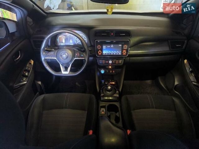 Білий Ніссан Ліф, об'ємом двигуна 0 л та пробігом 129 тис. км за 11300 $, фото 10 на Automoto.ua