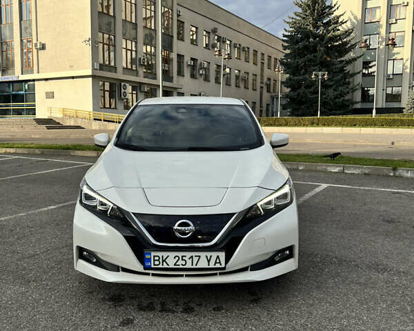 Білий Ніссан Ліф, об'ємом двигуна 0 л та пробігом 58 тис. км за 13499 $, фото 1 на Automoto.ua