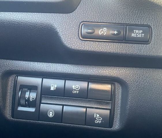 Белый Ниссан Лиф, объемом двигателя 0 л и пробегом 120 тыс. км за 12200 $, фото 10 на Automoto.ua