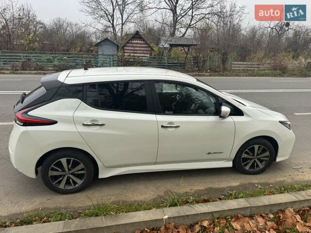 Белый Ниссан Лиф, объемом двигателя 0 л и пробегом 128 тыс. км за 10300 $, фото 10 на Automoto.ua