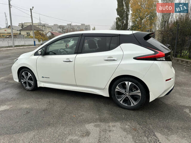 Белый Ниссан Лиф, объемом двигателя 0 л и пробегом 37 тыс. км за 12700 $, фото 5 на Automoto.ua