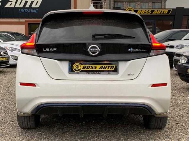 Білий Ніссан Ліф, об'ємом двигуна 40 л та пробігом 80 тис. км за 12800 $, фото 4 на Automoto.ua