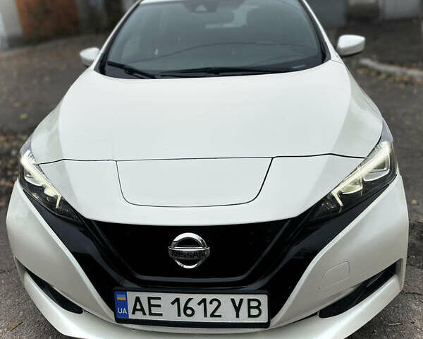 Белый Ниссан Лиф, объемом двигателя 0 л и пробегом 15 тыс. км за 12000 $, фото 2 на Automoto.ua