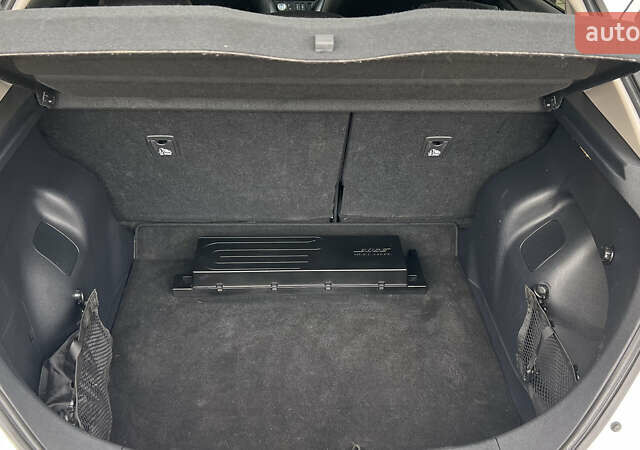 Белый Ниссан Лиф, объемом двигателя 0 л и пробегом 114 тыс. км за 12950 $, фото 33 на Automoto.ua